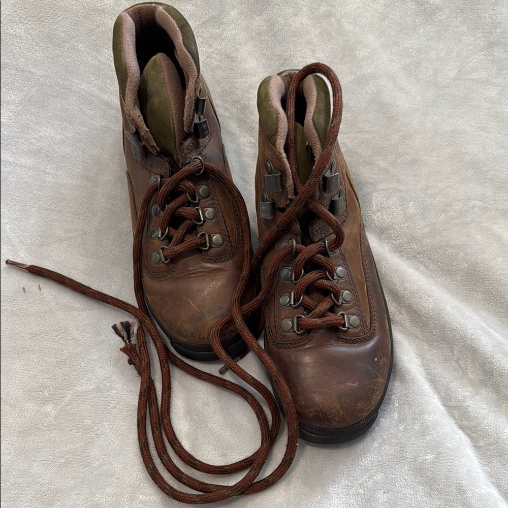 Timberland Brown Lace Up Boots Rugged Style